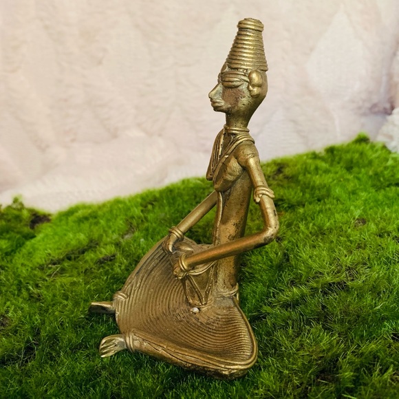 Dhokra brass color sitting lady musician tribal drummer figure table accent - Picture 7 of 15